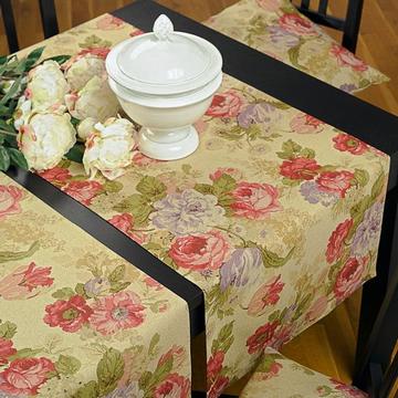 Tischwäsche mit Blumenbouquets
