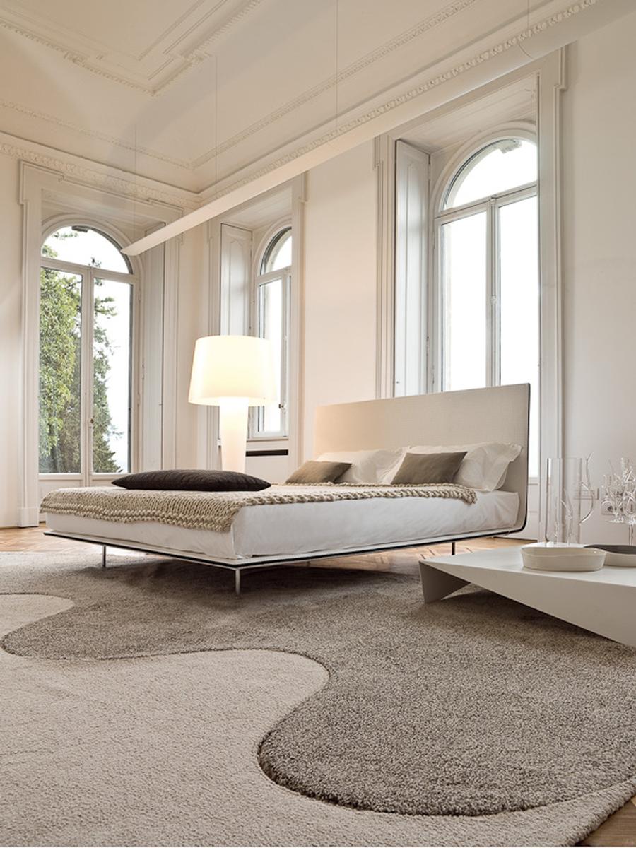 Bett "thin" von bonaldo für puristische schlafzimmer auf deco.de Schlafzimmer bett bilder