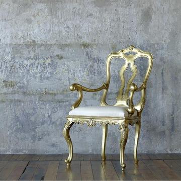 Goldener Sessel von Chelini