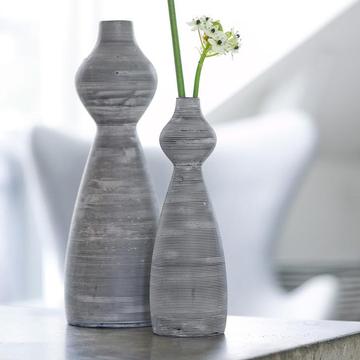Fernöstlich anmutende Vasen