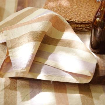 Libeco bietet Tischwäsche aus Leinen im Landhaus-Stil