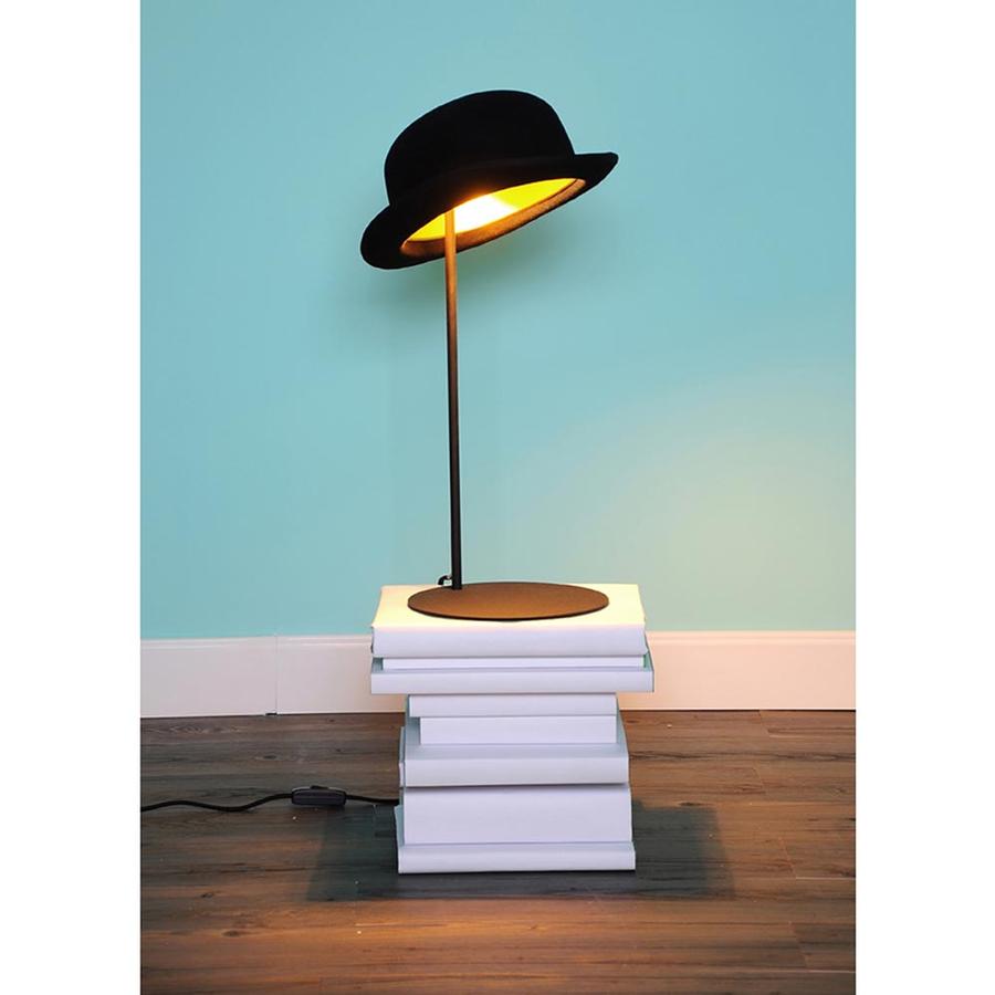 Bild: Der Hut steht ihr gut: Tischlampe "Jeeves" von Innermost