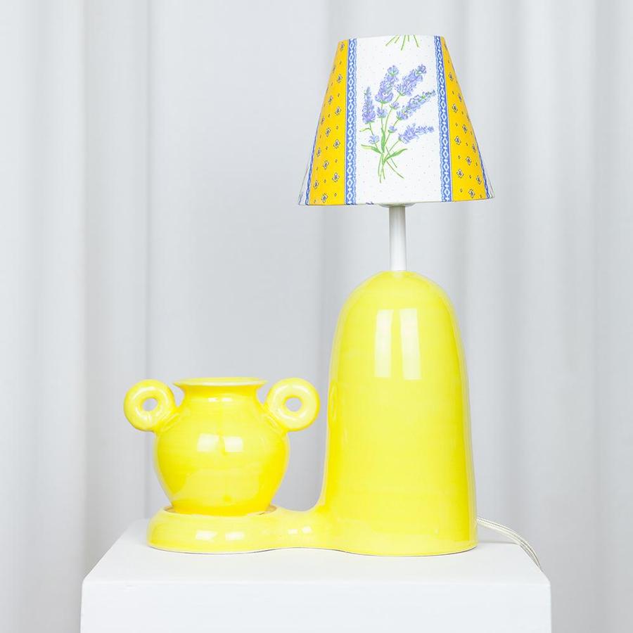 Bild: Tischlampe und Vase BLOOM LAMP von Lola Mayeras